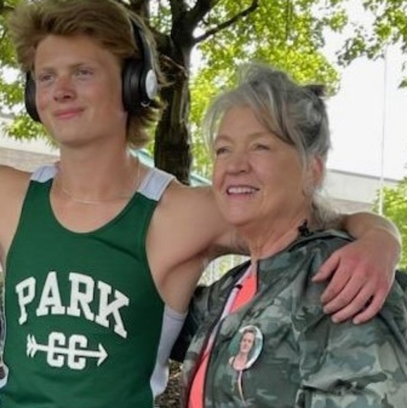 💖Meet Posh Ambassador Laurie💖 - Picture 5 of 10